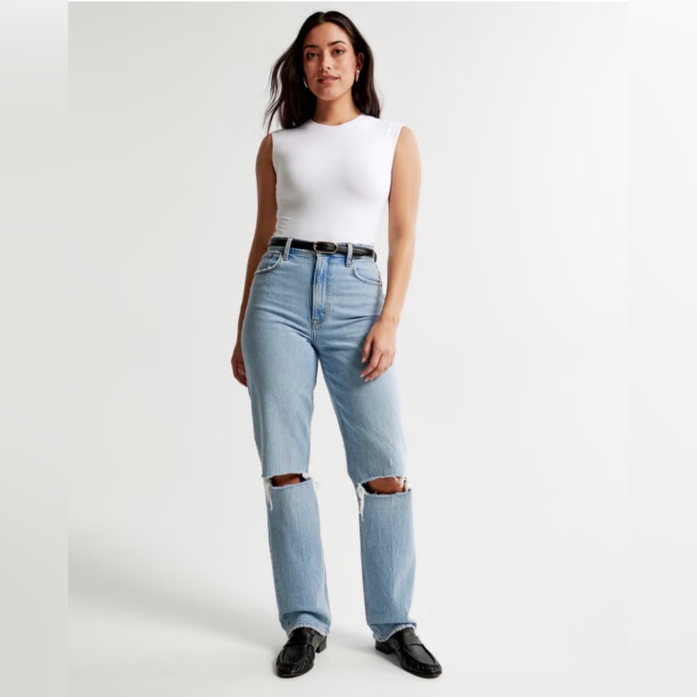 ABERCROMBIE AND FITCH 90s straight ultra high rise jean - 33/16s